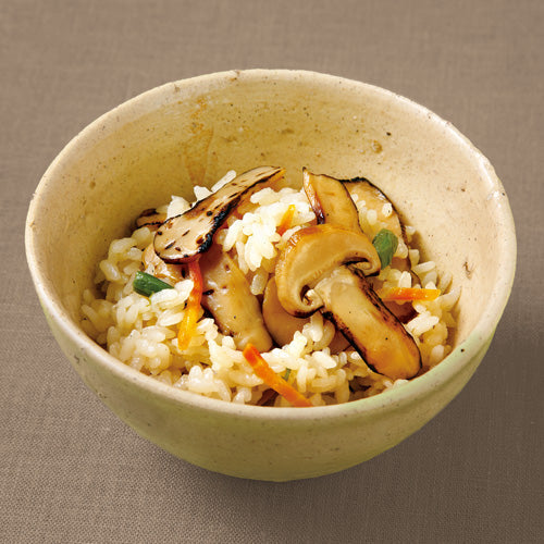 「焼き松茸ごはんの素」 発売中です。